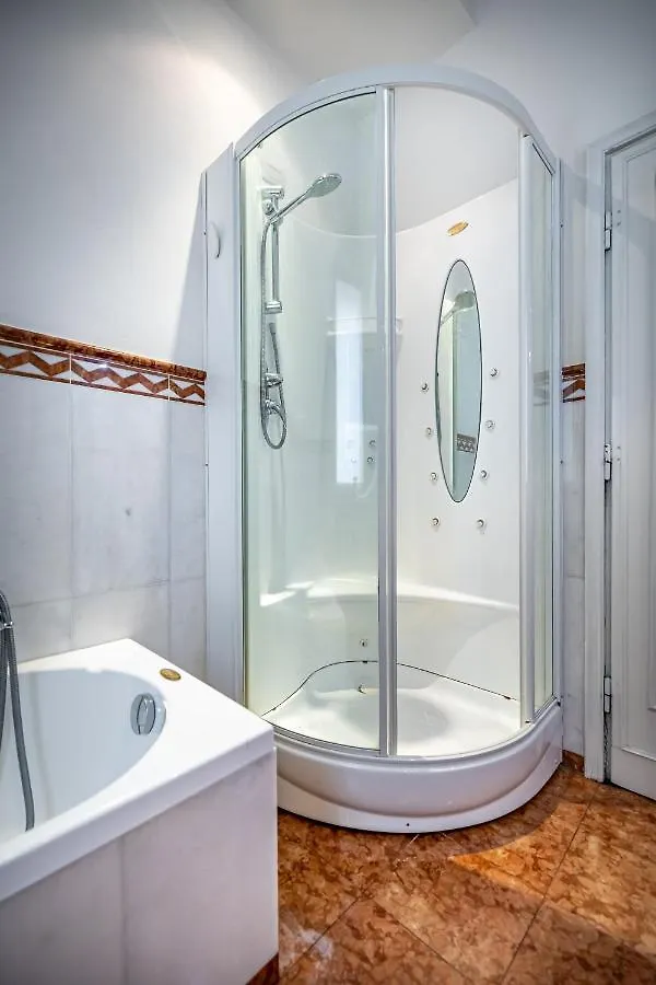 Yid D'Azeglio Luxury Apartment With Parking Φλωρεντία